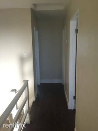 Building Photo - 3 br, 1.5 bath Townhome - 2703 Ulric Street