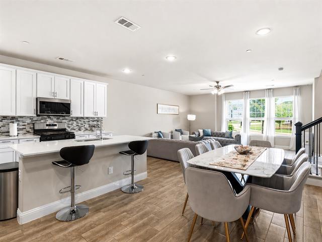 Building Photo - 217 Suma Dr