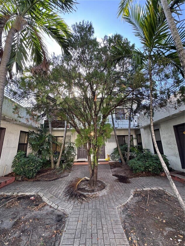 Foto principal - 2000 Monroe St