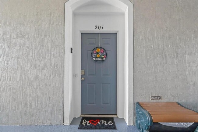 Building Photo - 2310 Silver Palm Dr