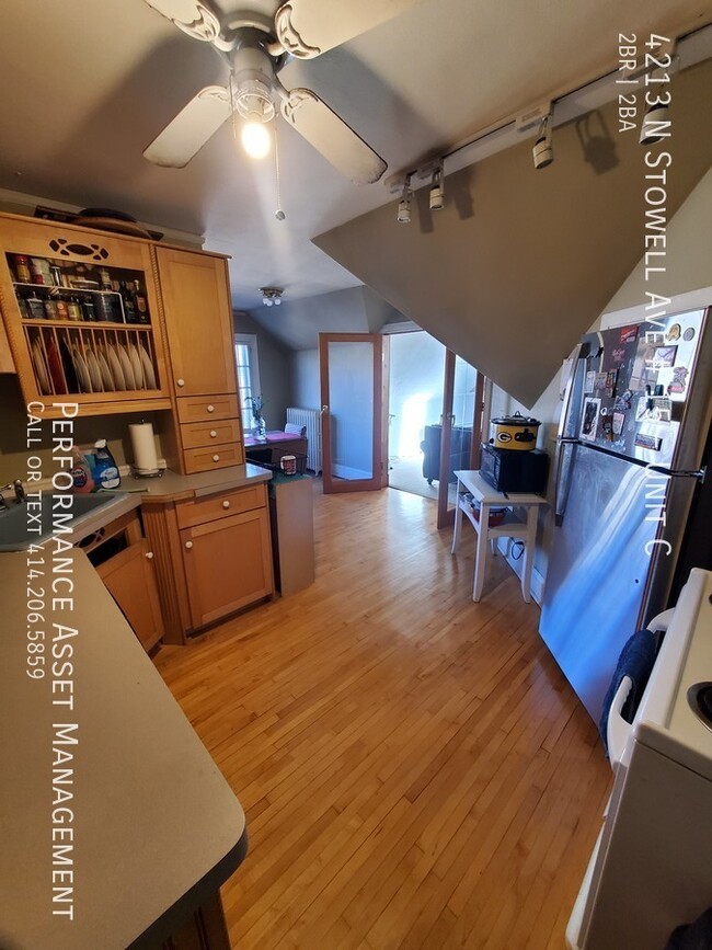 Foto del edificio - Cozy 2BD/1.5BA Shorewood Triplex