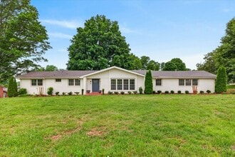 Building Photo - 306 Locust Rd