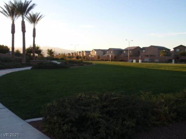 Foto del edificio - 6853 Homing Dove St