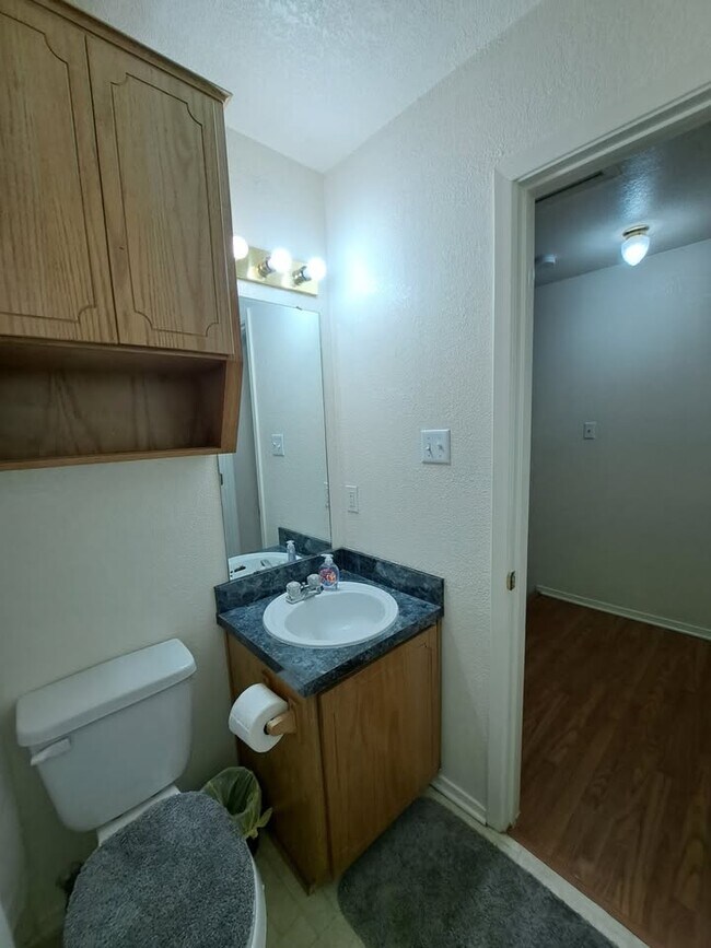 Foto del edificio - 1112 Leslie Cir