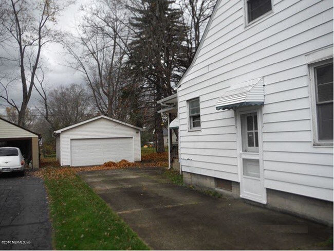 Building Photo - 1388 Beechcrest St NW