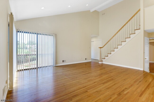 Foto del edificio - 250 Ridgedale Ave