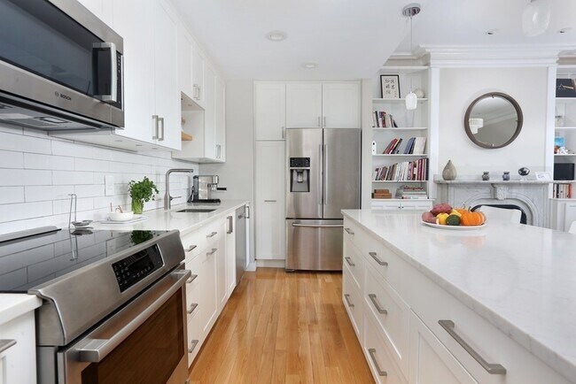 Foto del edificio - 553 Columbus Ave