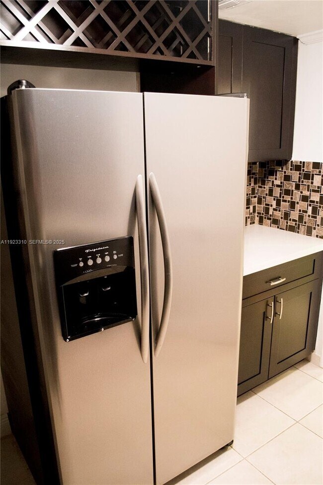 Foto del edificio - 825 Brickell Bay Dr