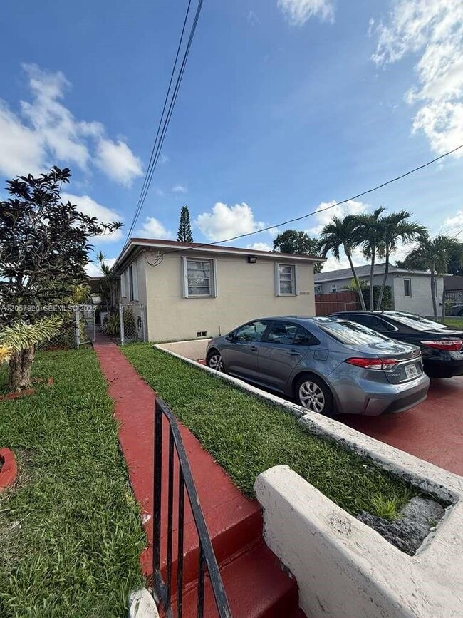 Photo - $2,100 1140 SW 9th ST #B House