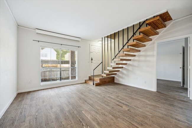 Building Photo - 811 Threadneedle St