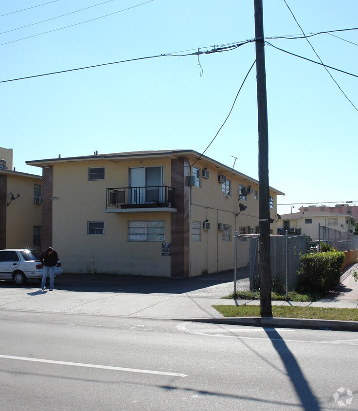 Building Photo - 1650 SW 1st St