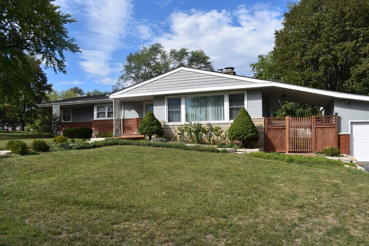 Primary Photo - 942 Raleigh Rd