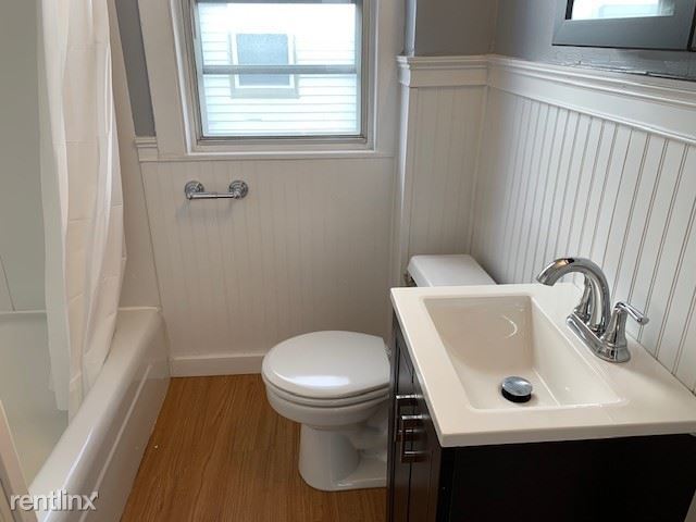 Building Photo - 2 br, 1 bath Apartment - 11 Whiton Ave
