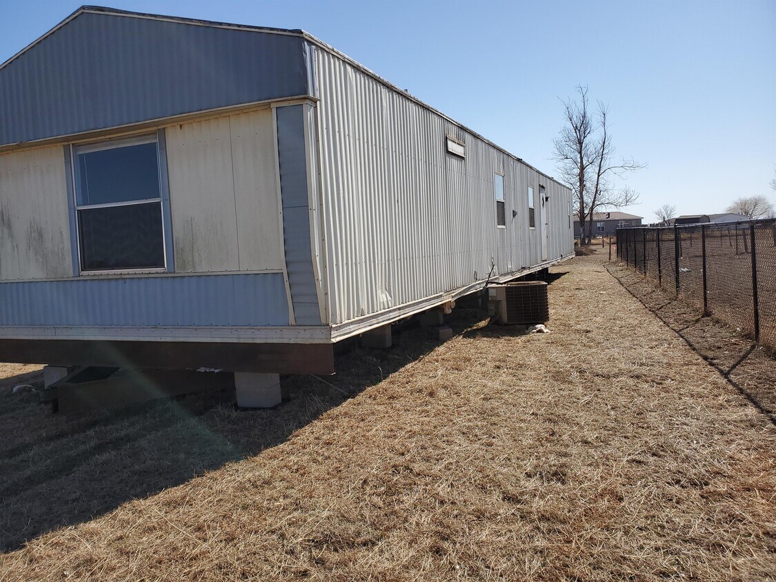 Building Photo - 9448 Sundance Dr