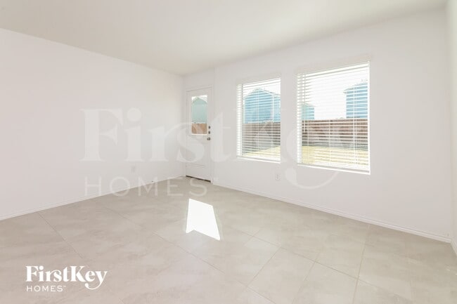 Foto del edificio - 235 Plumcove Dr