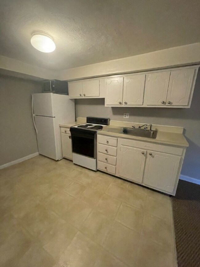 Foto del edificio - Garden Level Studio w/h&hw+parking