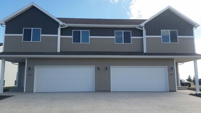 Foto del edificio - 3 Bed 3 Bath Twin Home