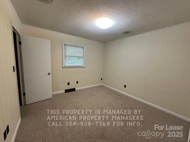 Building Photo - 132 Crest Cir