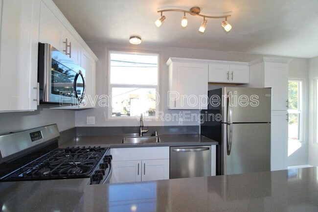Building Photo - 4685 Hamilton St