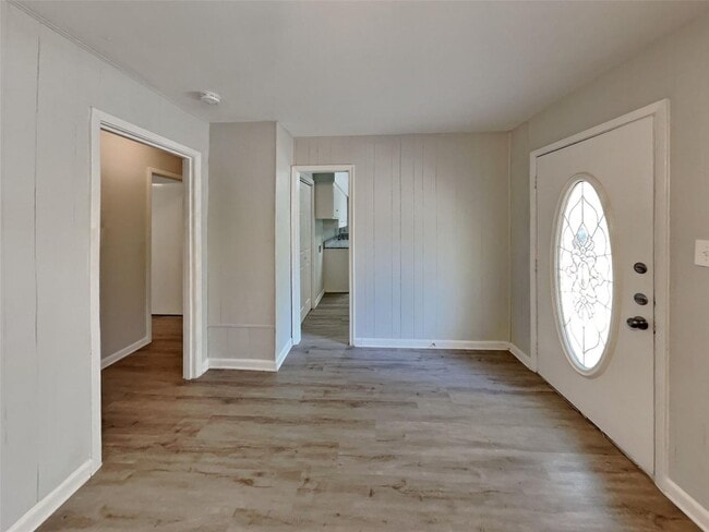Foto del edificio - 3 BR/1BA |Single Family Home |  Gated backyard| In Denton