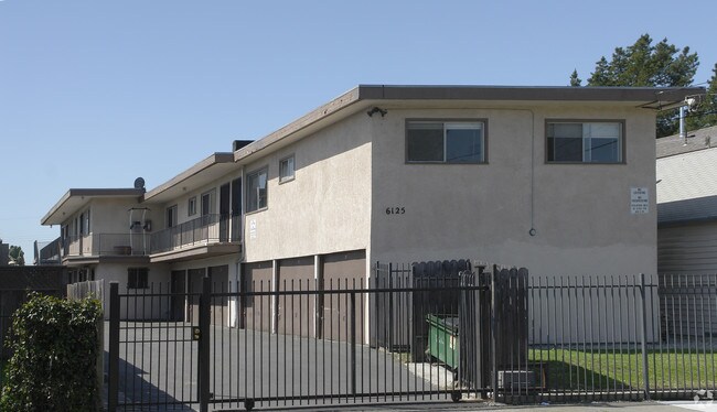 Primary Photo - 6125 Hayes St