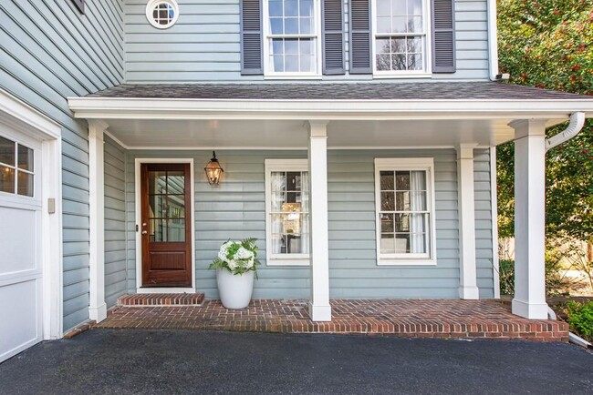 Foto del edificio - 3211 Circle Oaks Dr SE