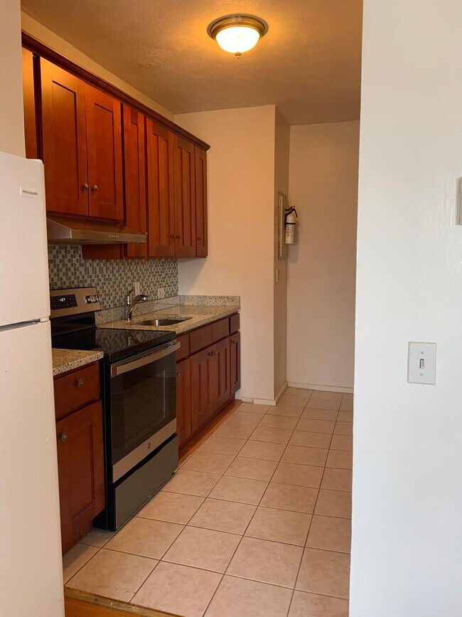 Foto del edificio - 227 Everett St