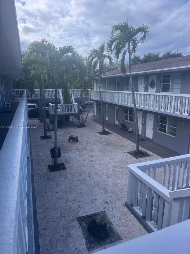 Building Photo - 2025 Madison St