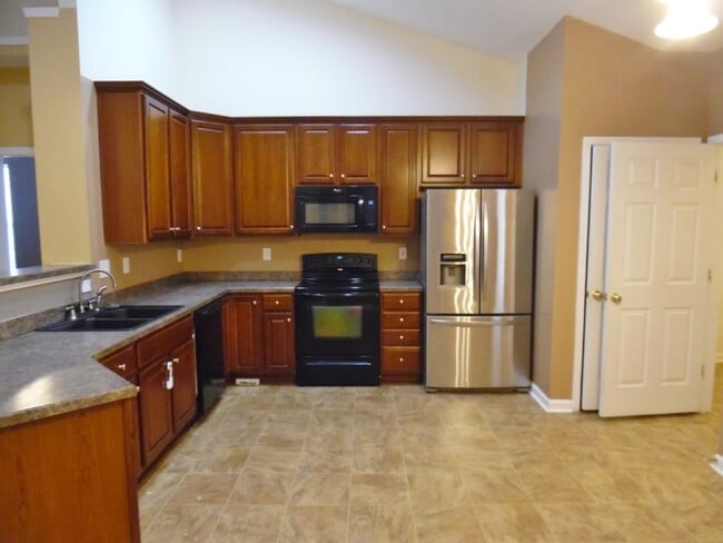 Foto del edificio - 422 Plamondon Dr