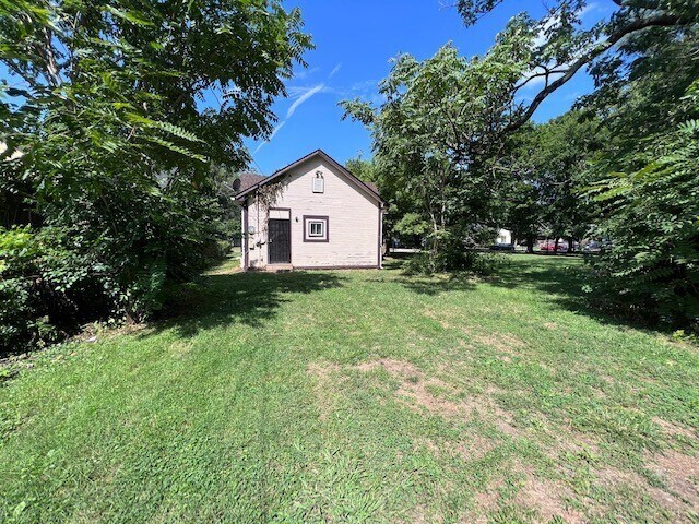 Foto del edificio - 1137 N WARMAN AVENUE