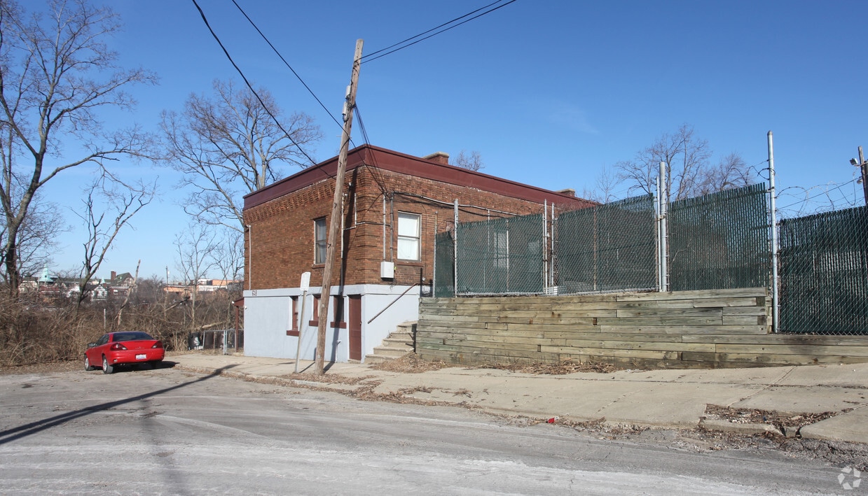 Building Photo - 628 Wayne St
