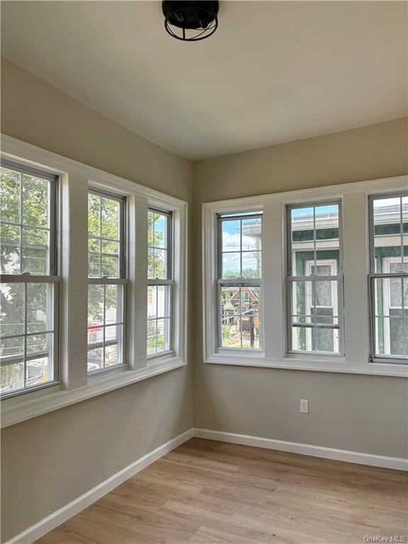 Foto principal - 148 W 5th St