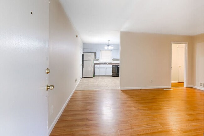 Building Photo - 2889 White Oak Dr