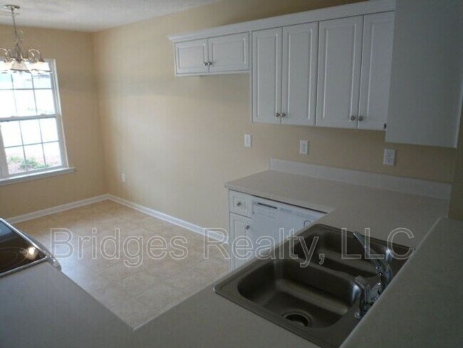 Building Photo - 1815 Honeysuckle Way