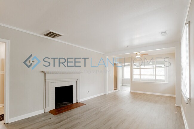 Foto del edificio - NOW OFFERING HALF OFF THE FIRST FULL MONTH...