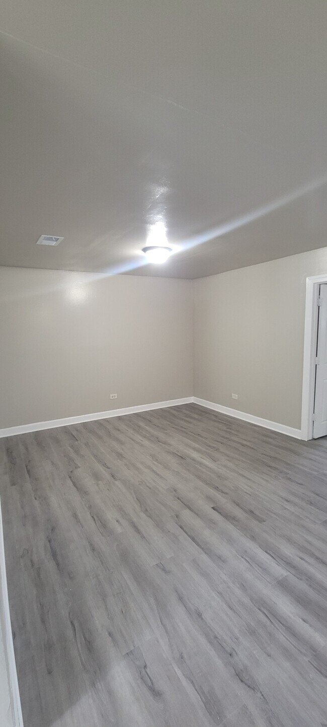 Foto del edificio - 22223 Karlov Ave