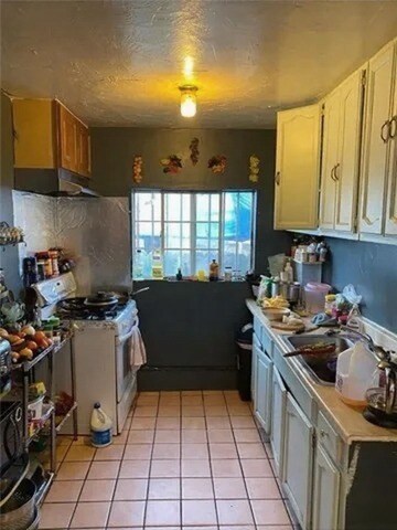 Building Photo - 5758 11th Ave