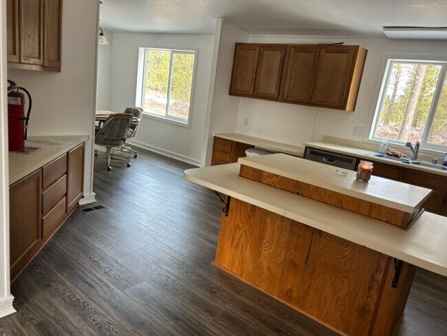 Foto del edificio - Large 3 Bedroom Home
