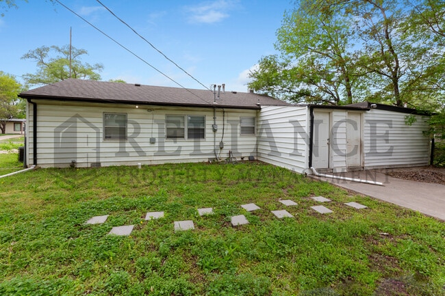 Building Photo - 1642 E Denver Dr