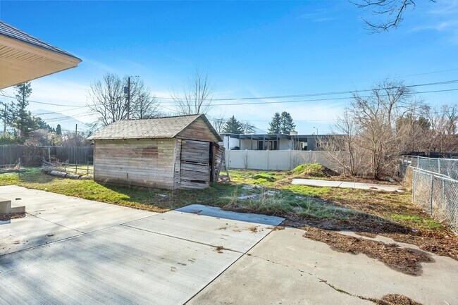 Foto del edificio - 502 E Center St