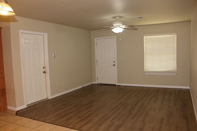 Building Photo - 8410 Cottage Park Dr