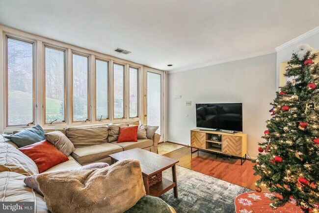 Building Photo - 10701 Kings Riding Way