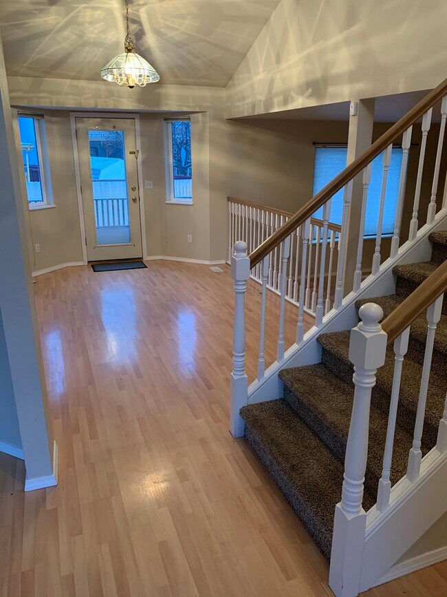 Breakfast Nook - 731 Hunt Cir