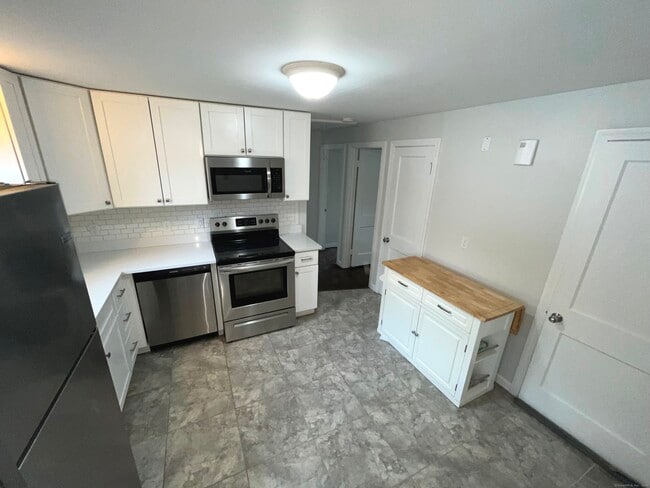 Building Photo - 112 Brookside Cir