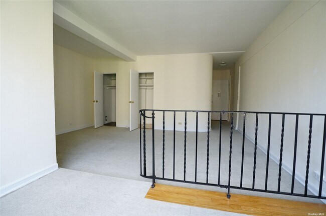 Foto del edificio - 98-33 64th Ave