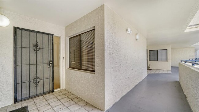 Building Photo - 835 S Osprey Ave