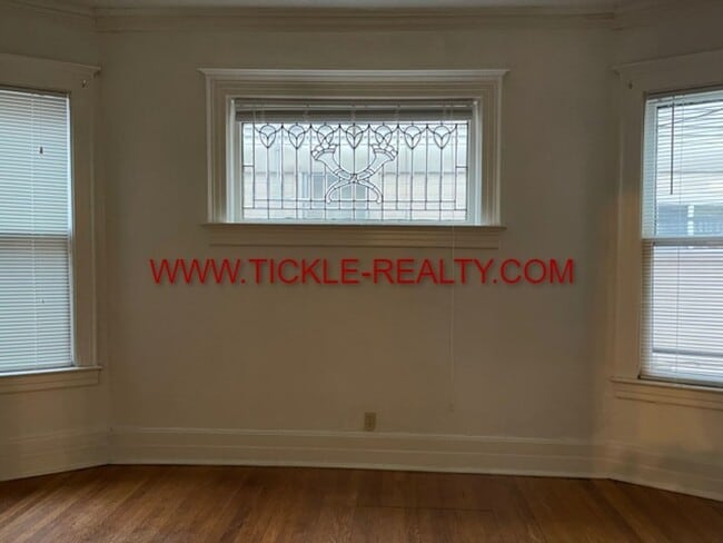 Building Photo - 10 Thayer St