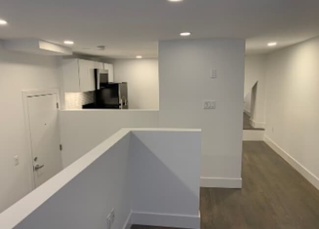 Building Photo - 22 Phillips St