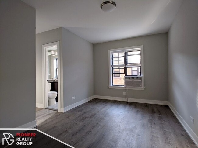 Building Photo - 427 W Belden Ave