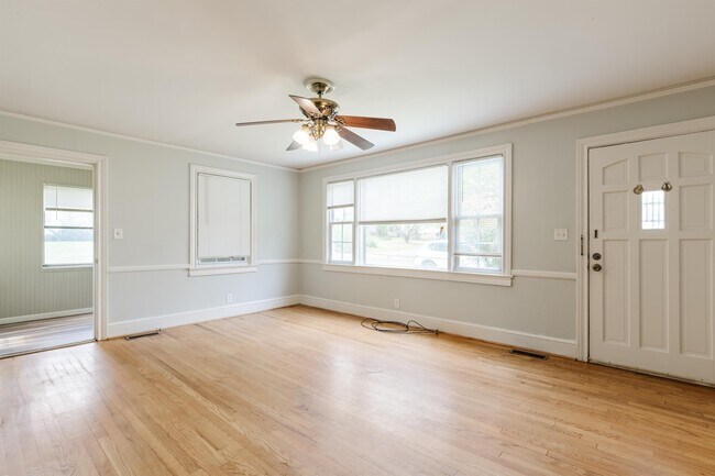 Foto del edificio - 119 Merrilat Ave